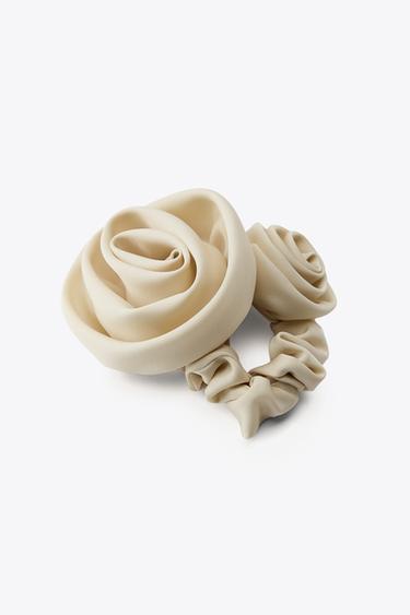 DOUBLE FLOWER SCRUNCHIE - Ecru by Zara - Image 2