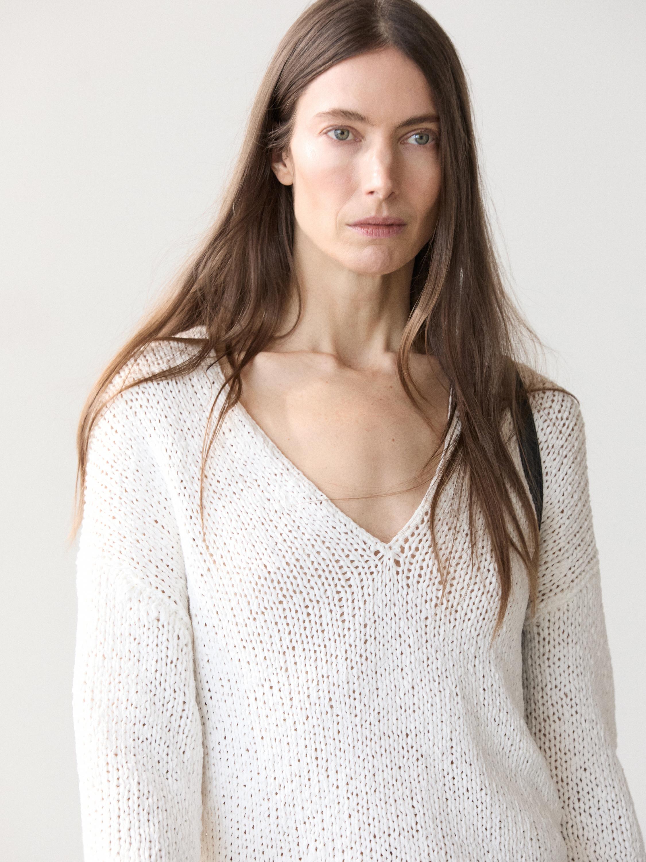 Pull en maille ajourée à col V