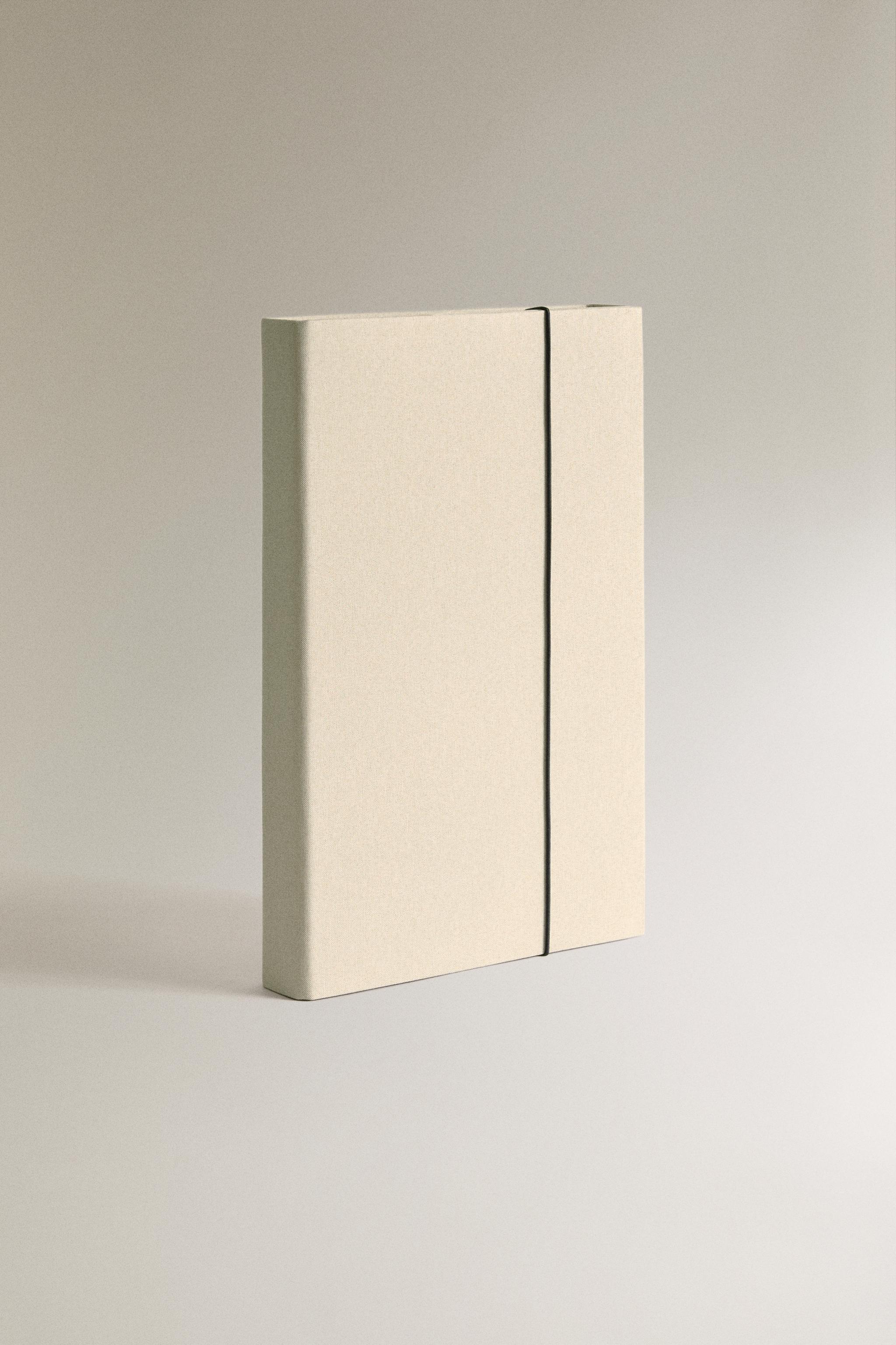 LINEN FOLDER WITH CLOSURE — Ecru