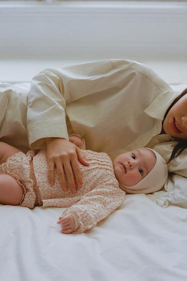 قميص بنسيج مزهر - خَام الخاص بـ Zara