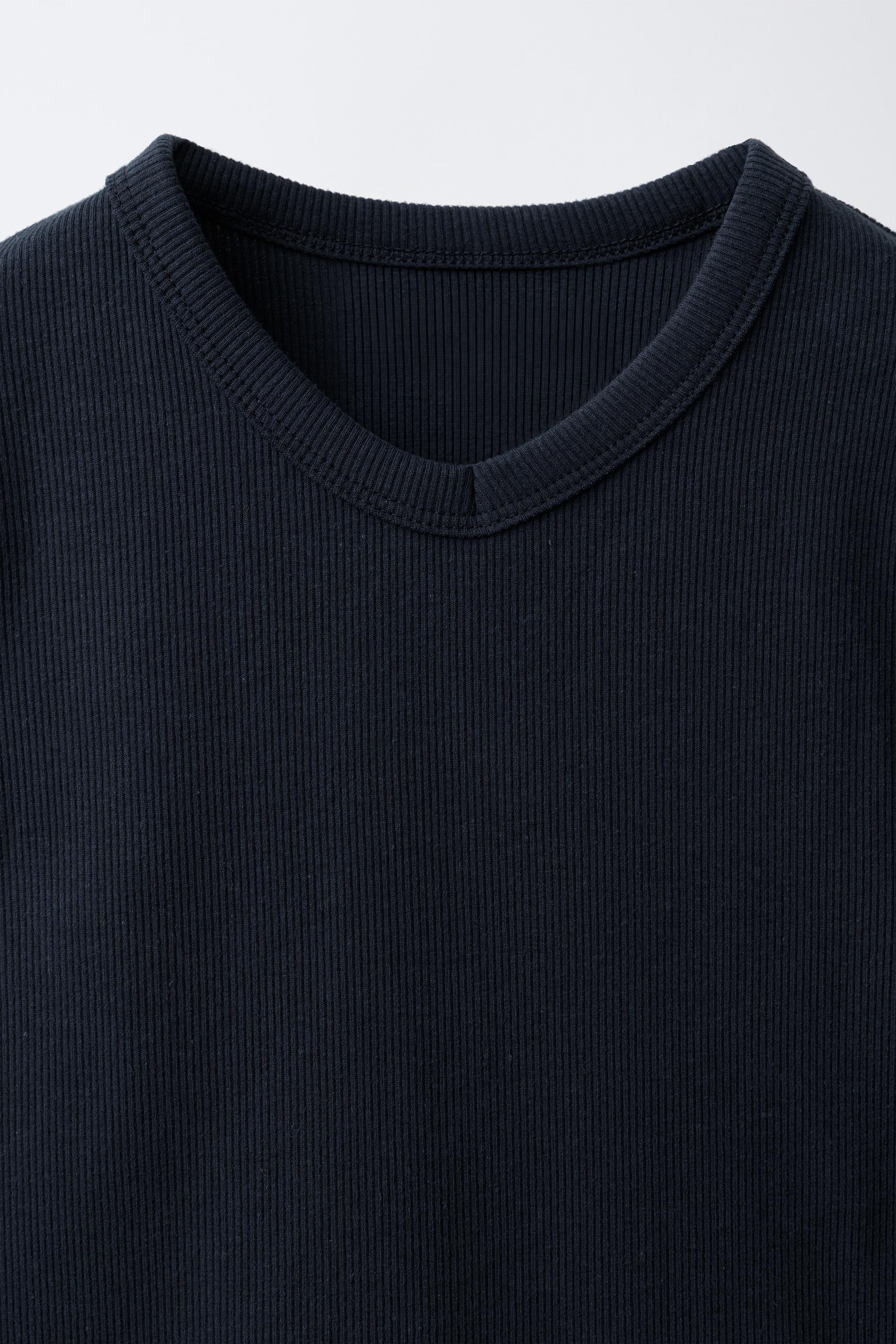 RIBBED V-NECK T-SHIRT