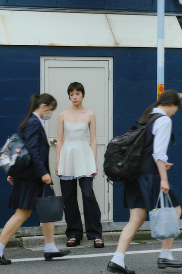 コントラストボトムショート丈ワンピースエクリュZaraのコントラストボトムショート丈ワンピース - エクリュ 