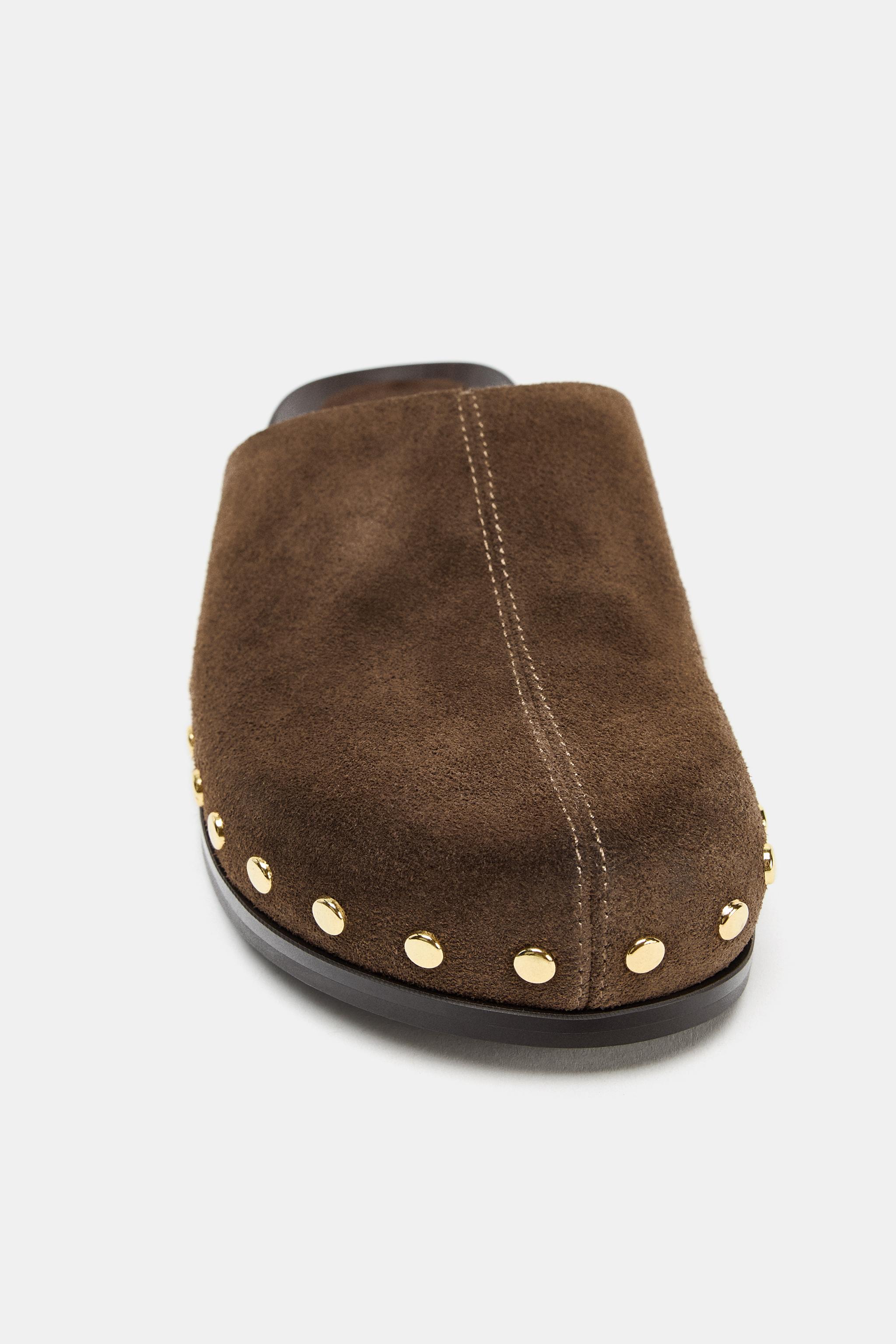 STUDDED LEATHER CLOGS