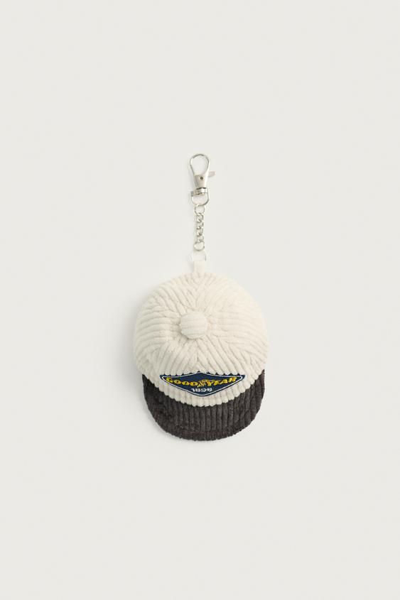 LLAVERO GORRA GOODYEAR© - Crudo de Zara - Imagen 0