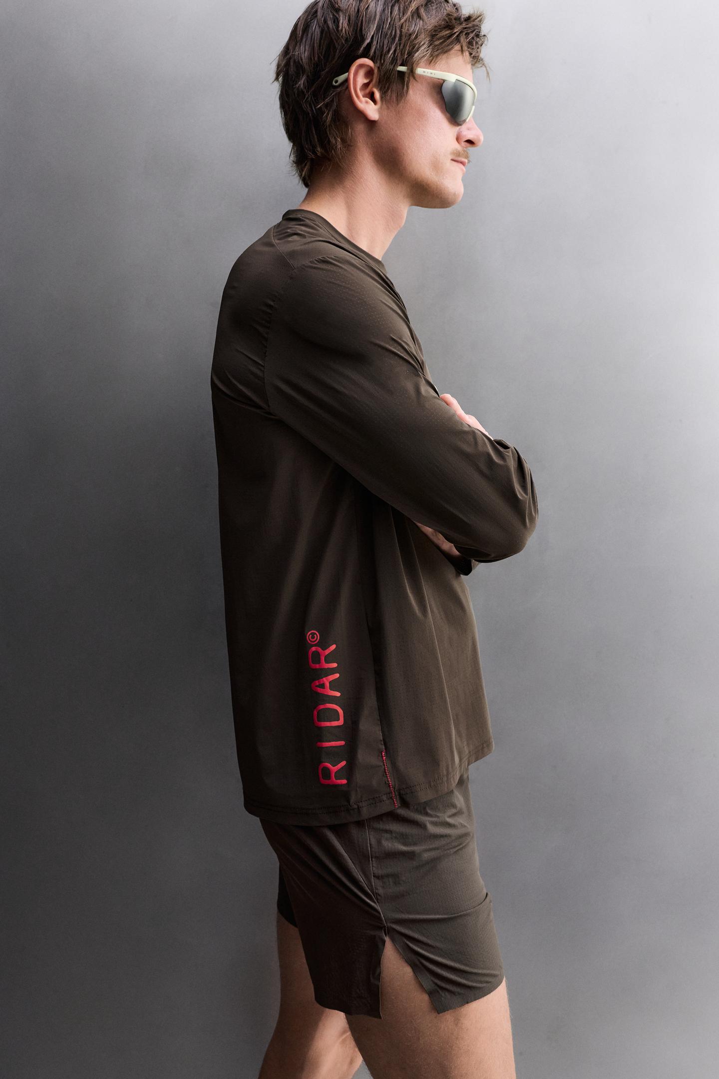 Мужская футболка Zara Ridar© x ZARA Long Sleeve Running, цвет: Коричневый — фото 6