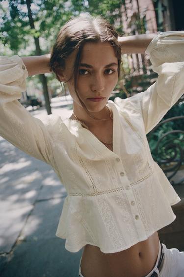 BLUSA ROMÁNTICA BORDADOS - Crudo de Zara