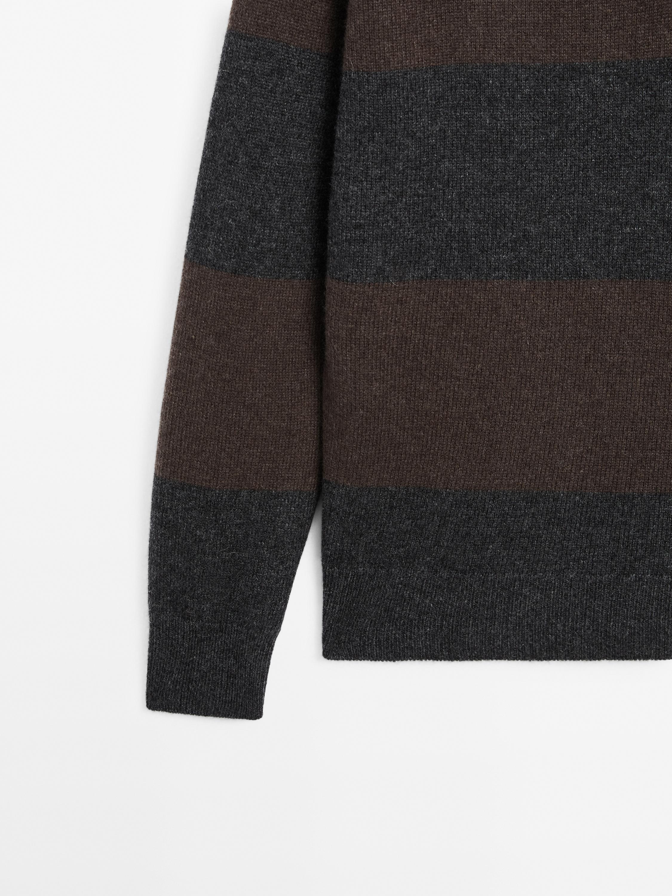100% cashmere sweater with pocket detail
