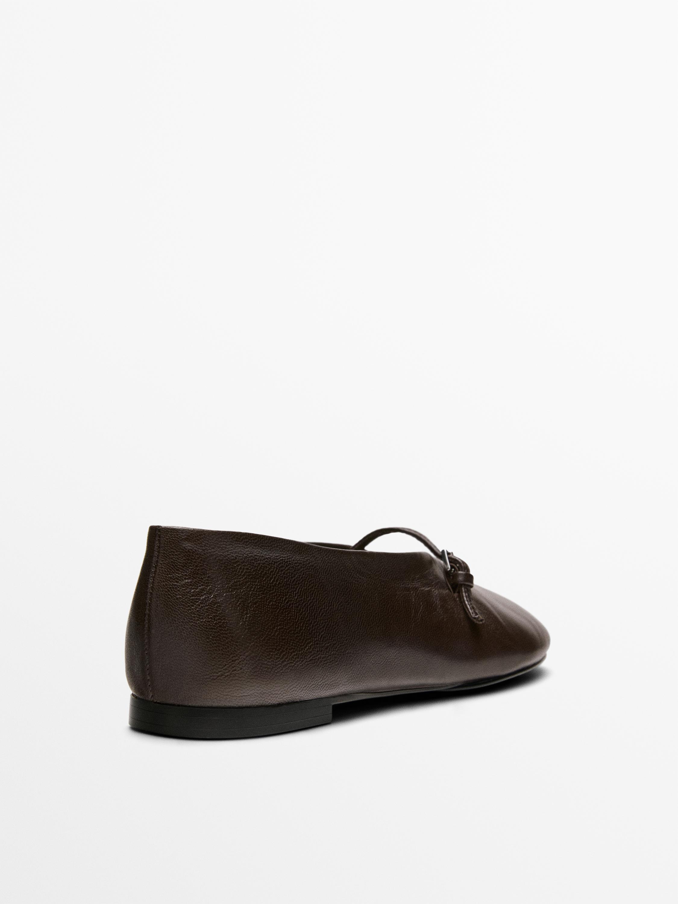 Leather ballet flats with buckle