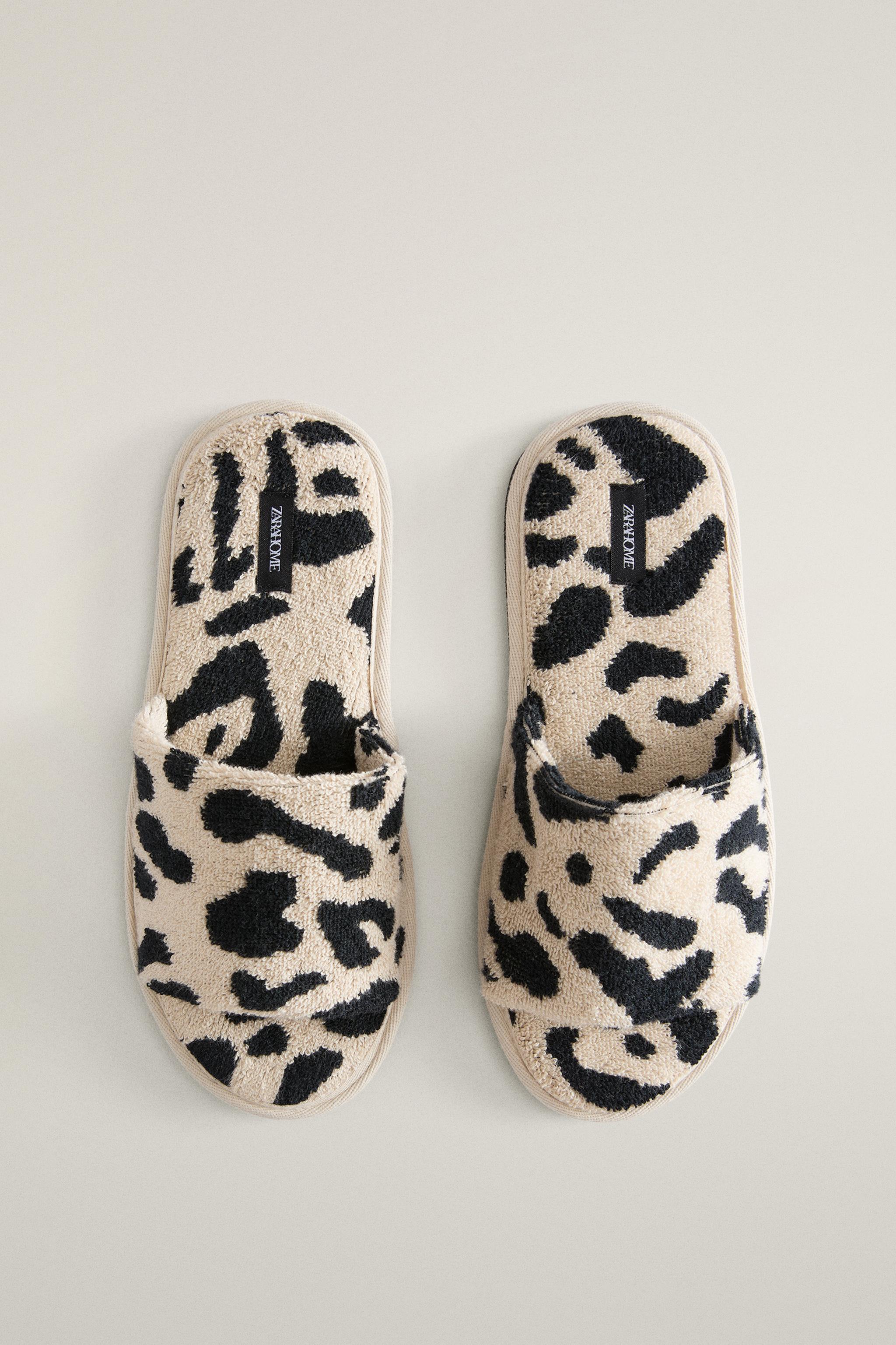 CHAUSSONS À BOUT OUVERT ÉPONGE ANIMAL PRINT