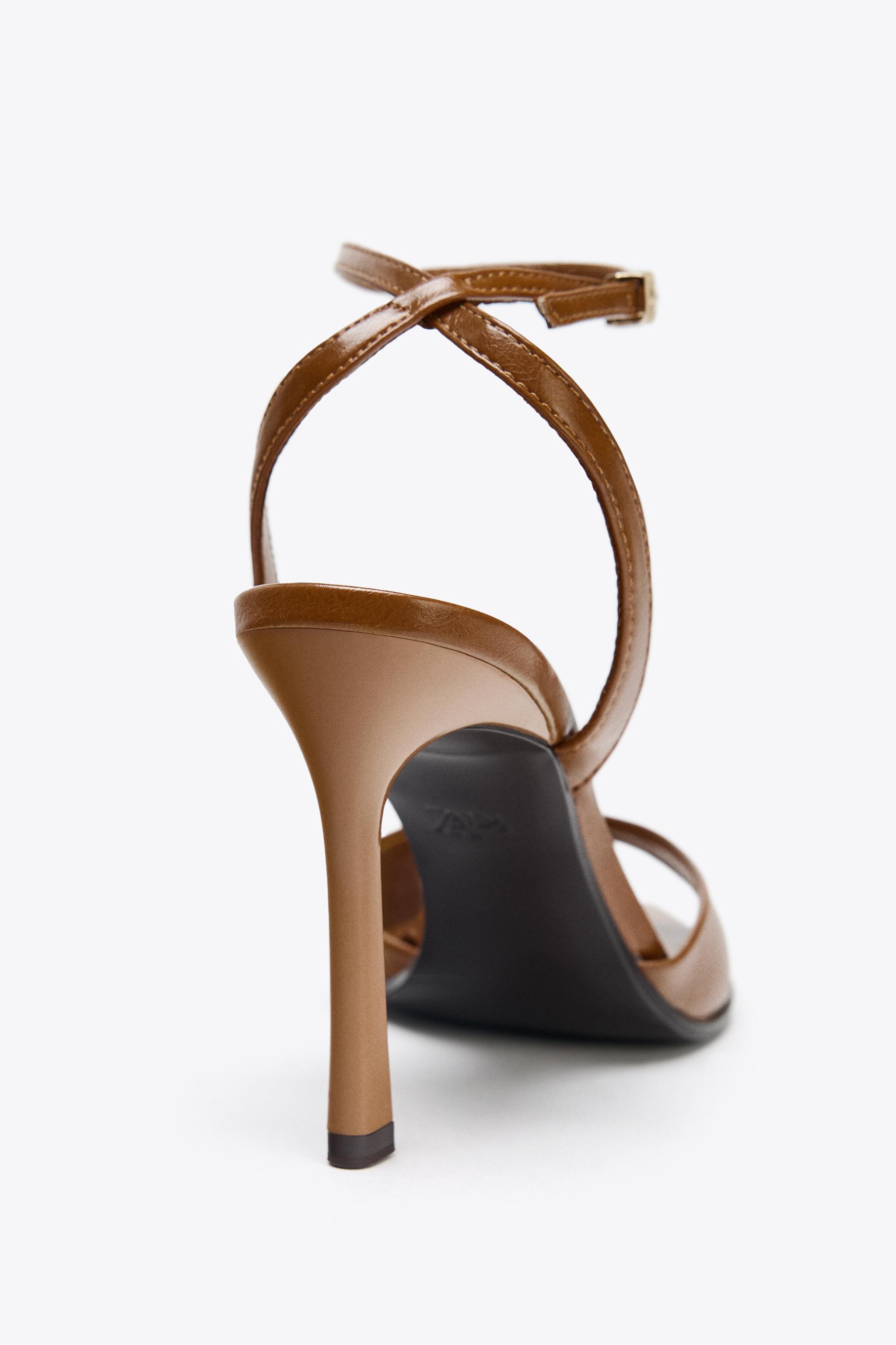 PATENT EFFECT HEELED SANDALS