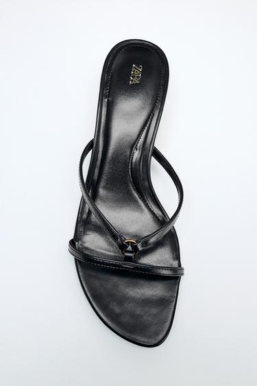 SANDALETTE MIT KITTENHEEL UND METALL-DETAIL - Schwarz von Zara