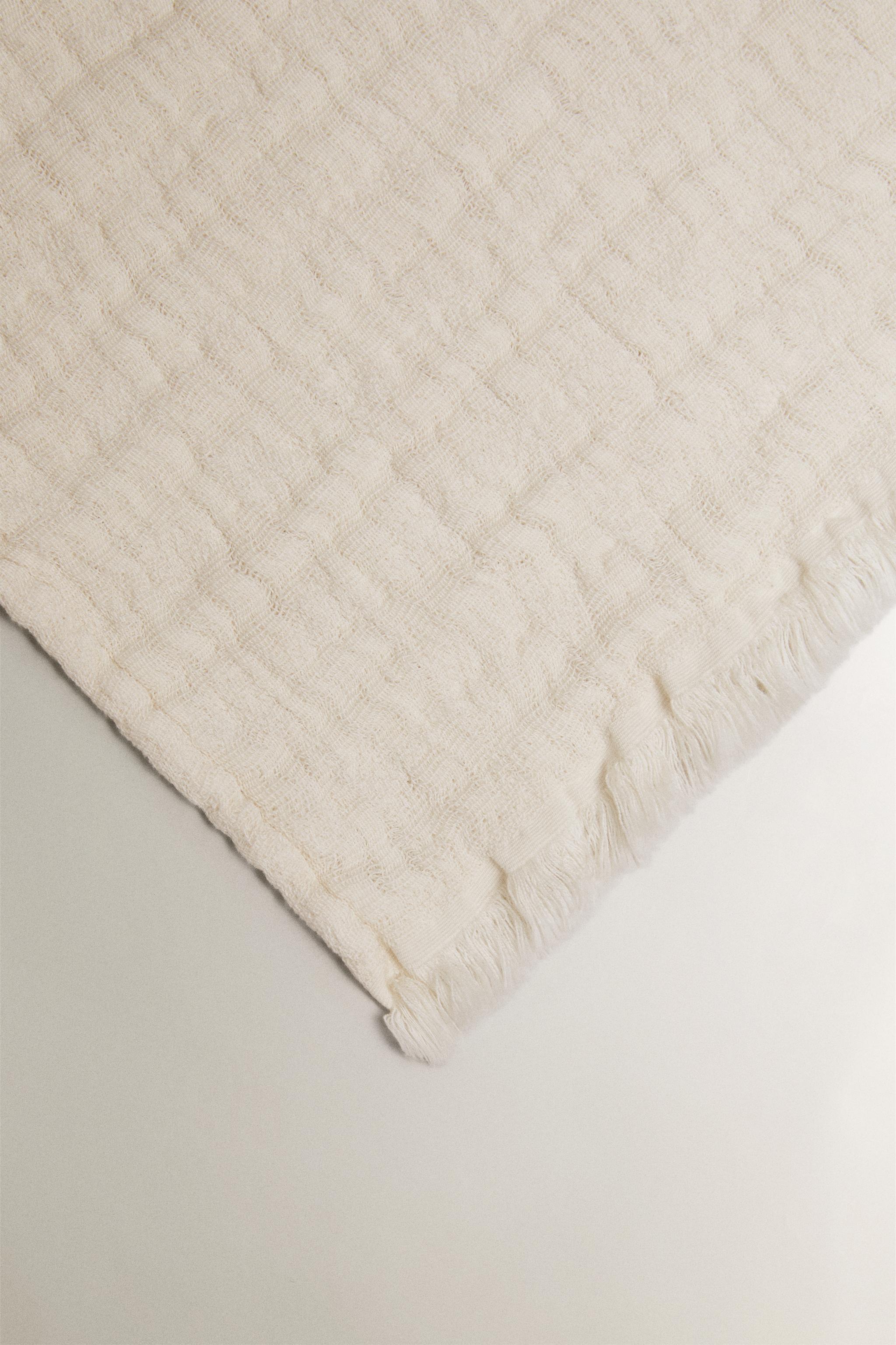 TEXTURED JACQUARD BLANKET — Ecru