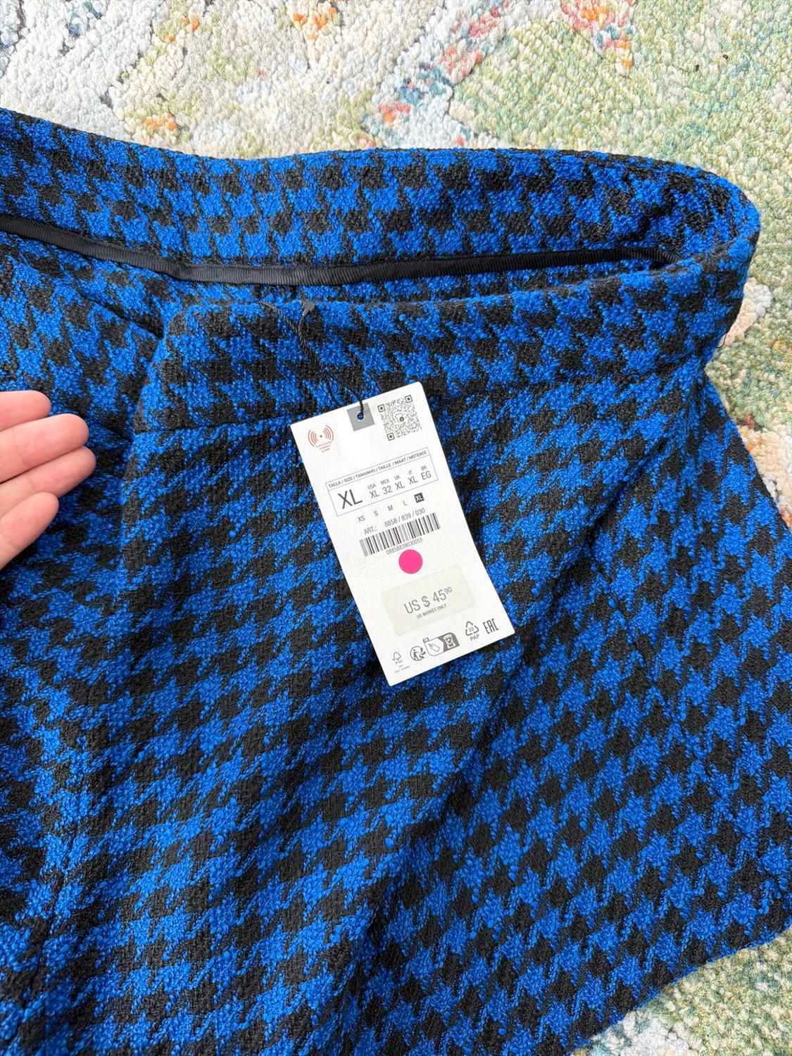 HOUNDSTOOTH BOX PLEAT SKORT - Image 3