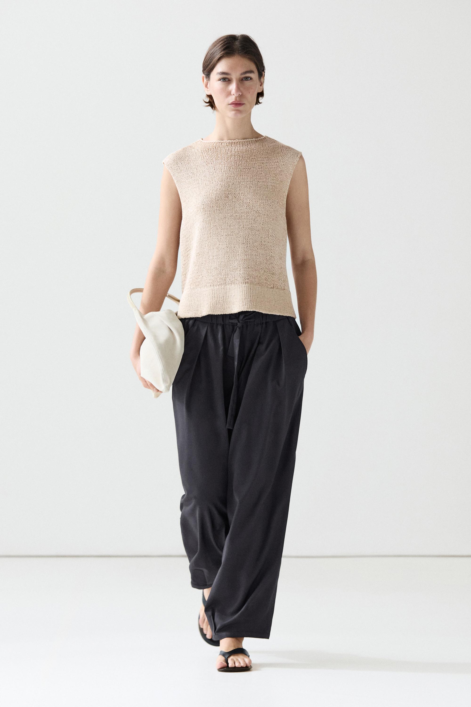 Voluminous wide-leg pleated trousers