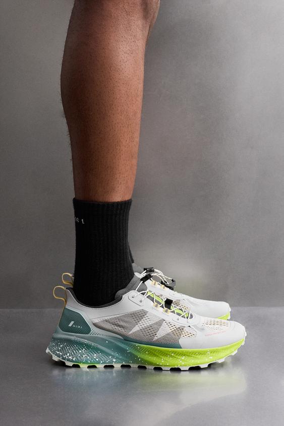 TRAIL RUNNING SNEAKERS