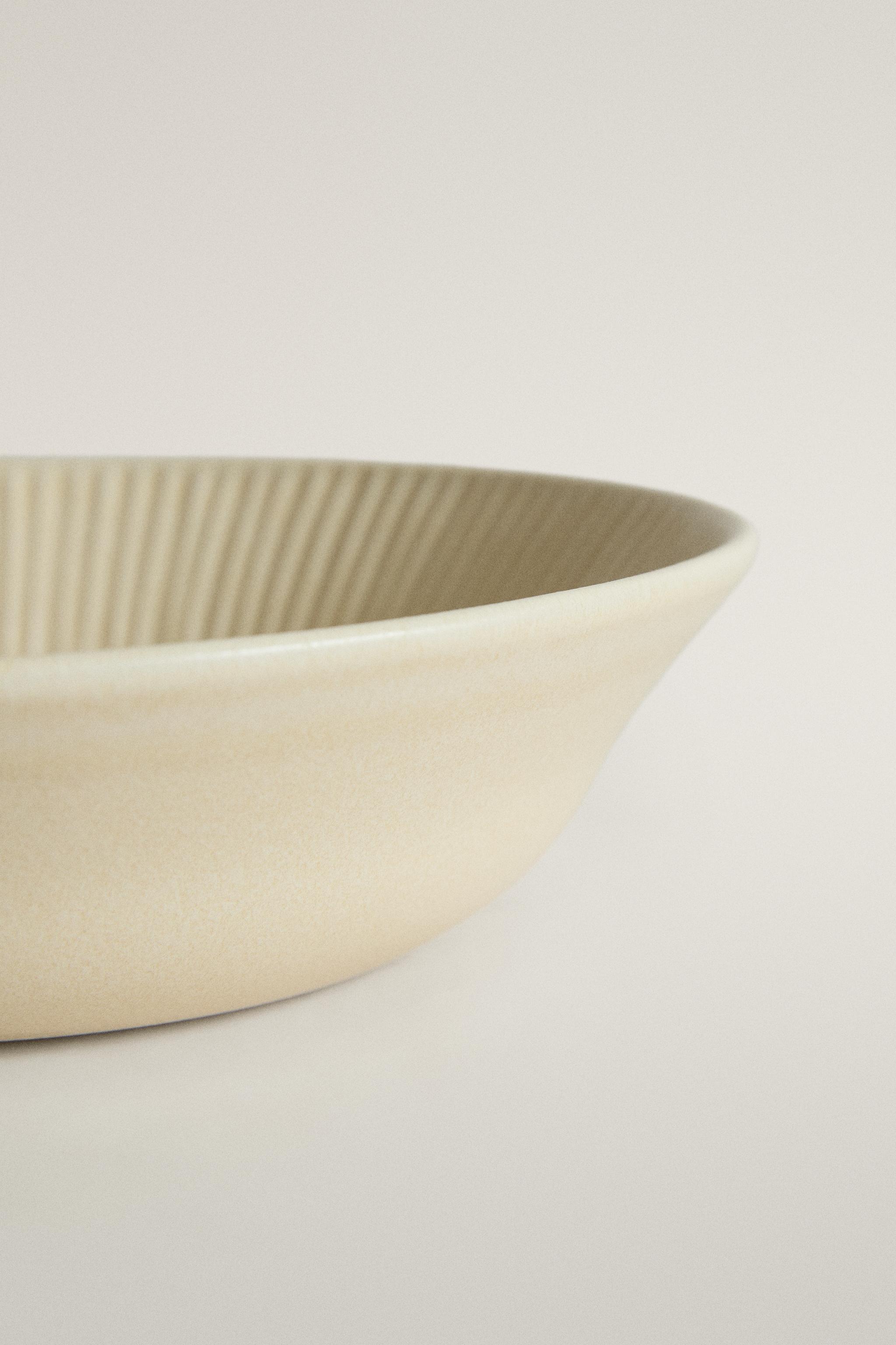 ASSIETTE CREUSE GRÈS RAYÉE