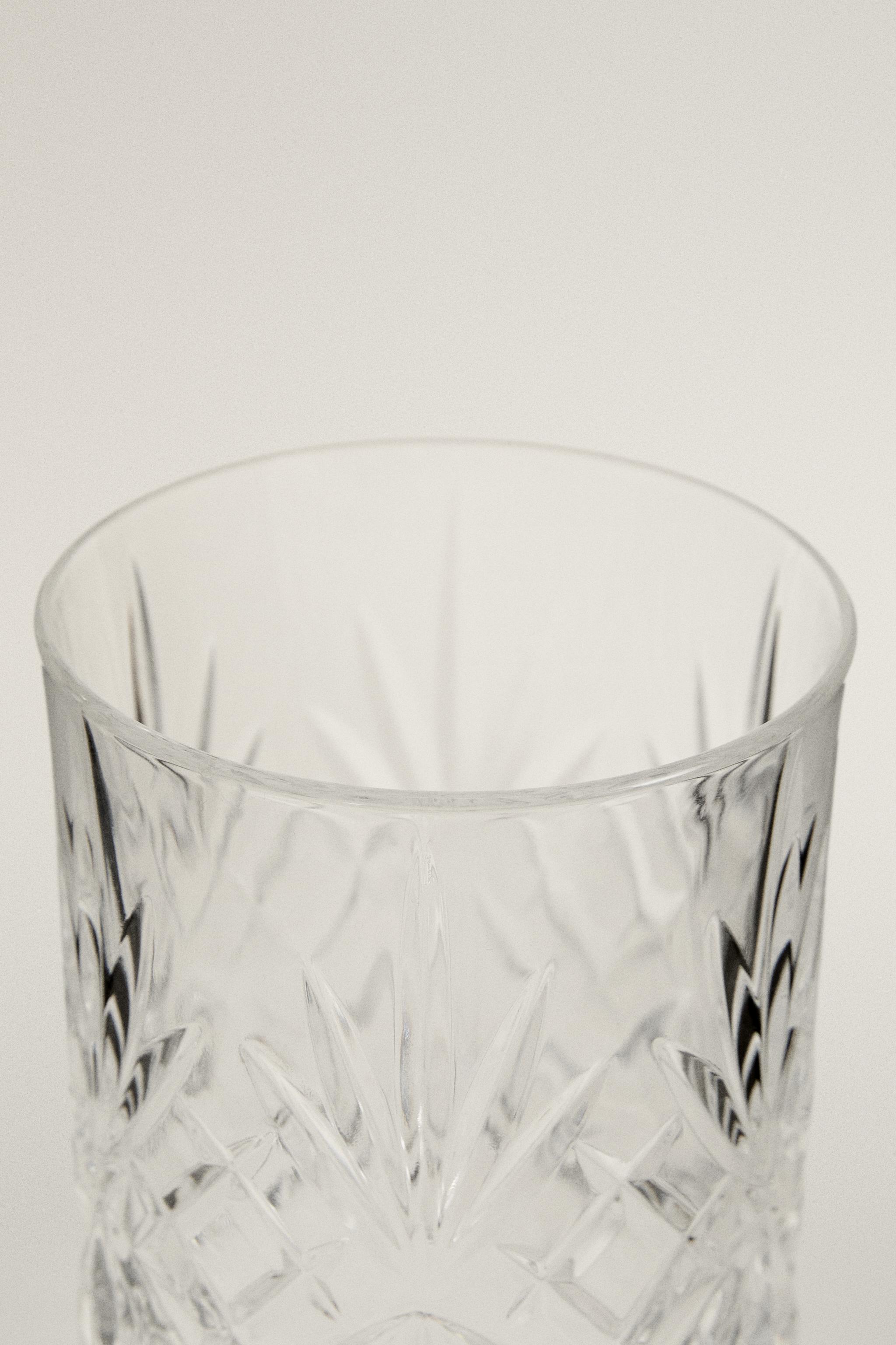 CRYSTALLINE TUMBLER WITH RAISED DESIGN