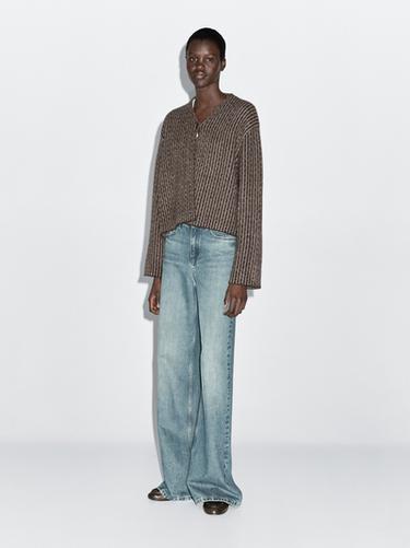 Cárdigan corto raya diplomática - Beige de Zara - Imagen 0