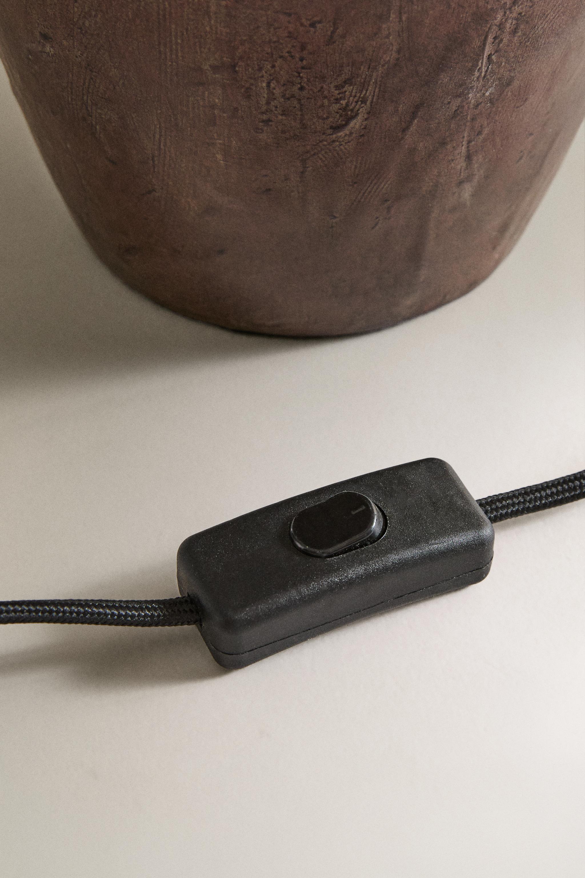 SMALL CERAMIC BASE TABLE LAMP