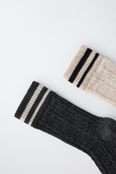 LOT DE DEUX PAIRES DE CHAUSSETTES MONTANTES TEXTURÉES À RAYURES - Gris anthracite de Zara - Image 2