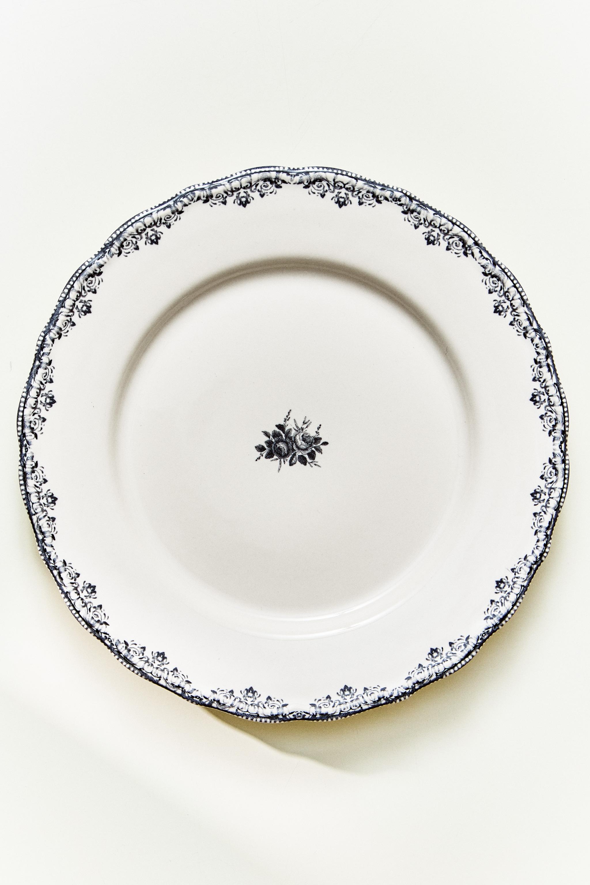 ASSIETTE PLATE À MOTIF PLACÉ