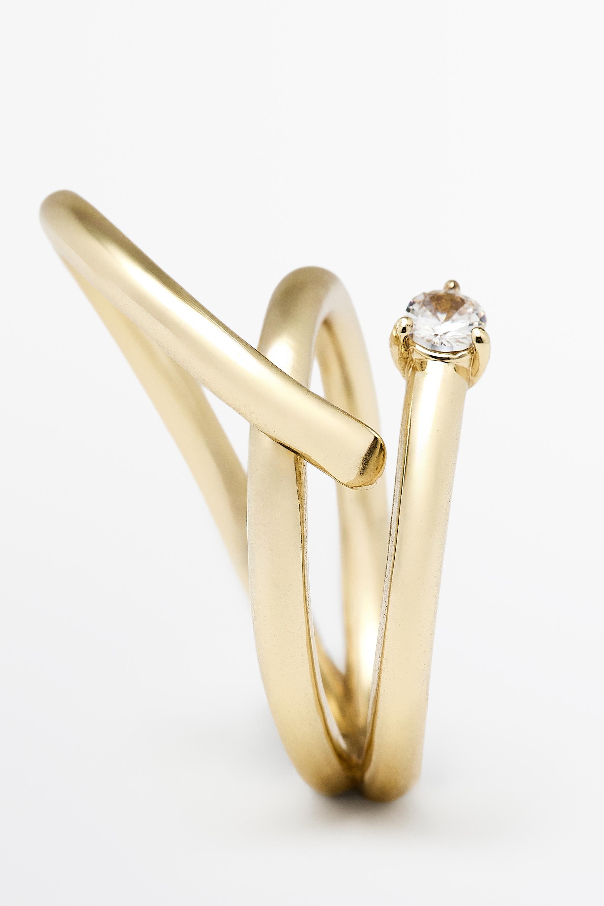 Wide shimmery volume ring