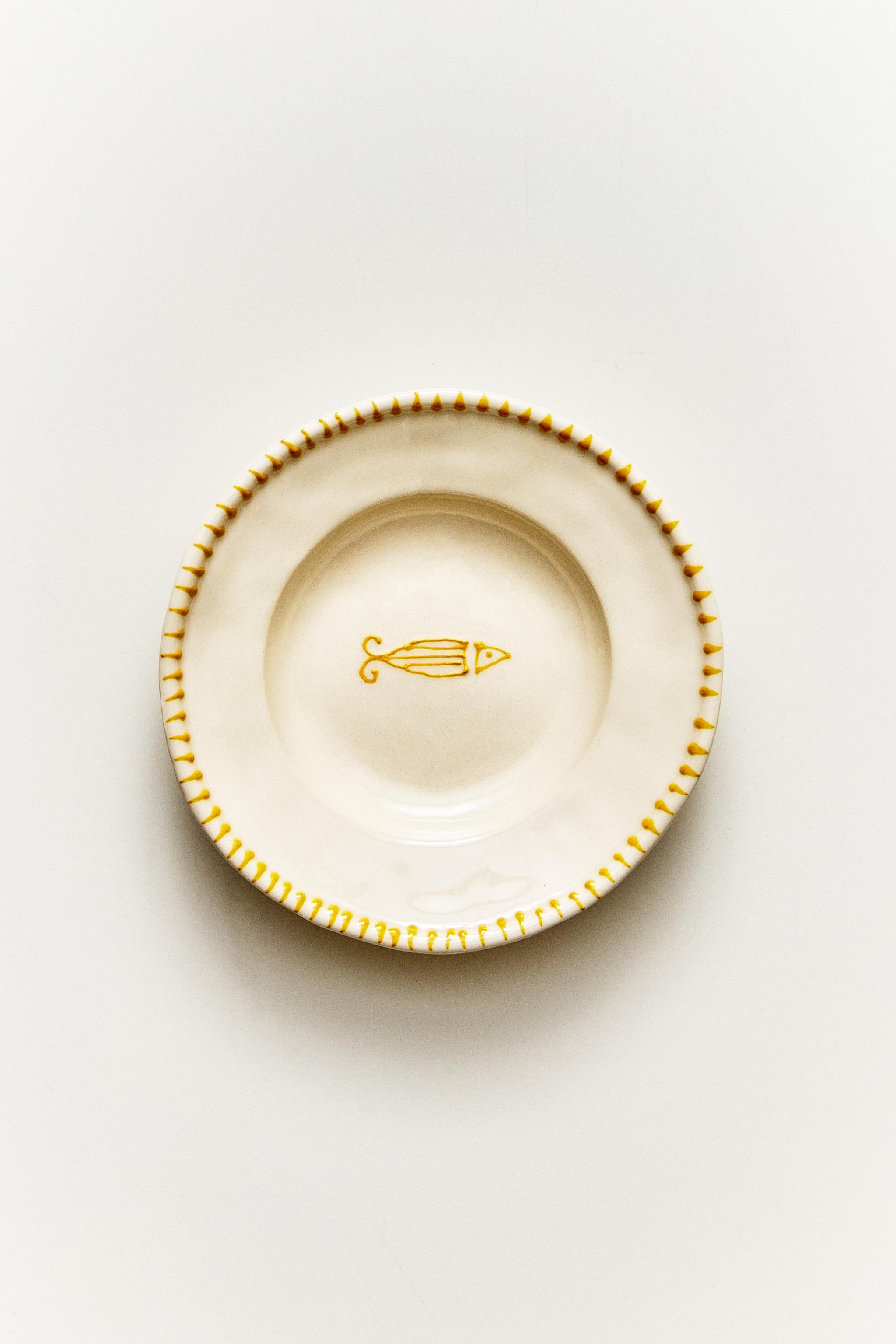 FISH EARTHENWARE DESSERT PLATE — Yellow
