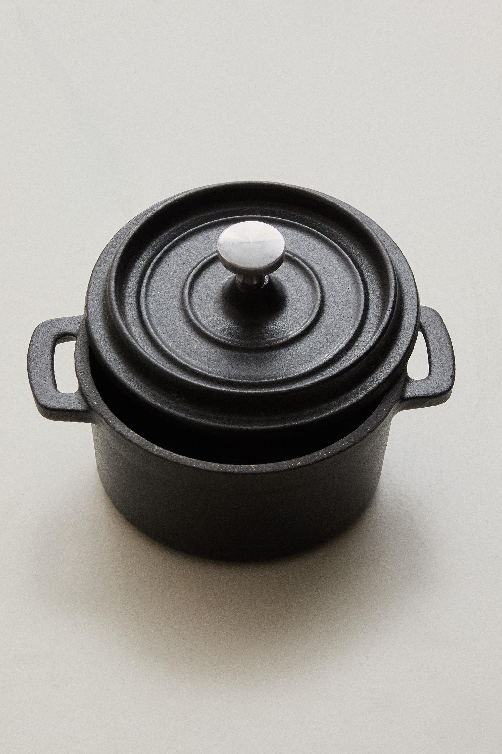 CAST IRON COCOTTE POT