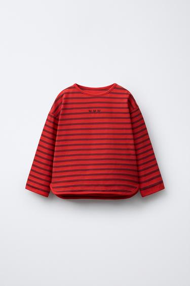 T-SHIRT ÀS RISCAS COM CORAÇÕES BORDADOS - BURGANDY MARS da Zara