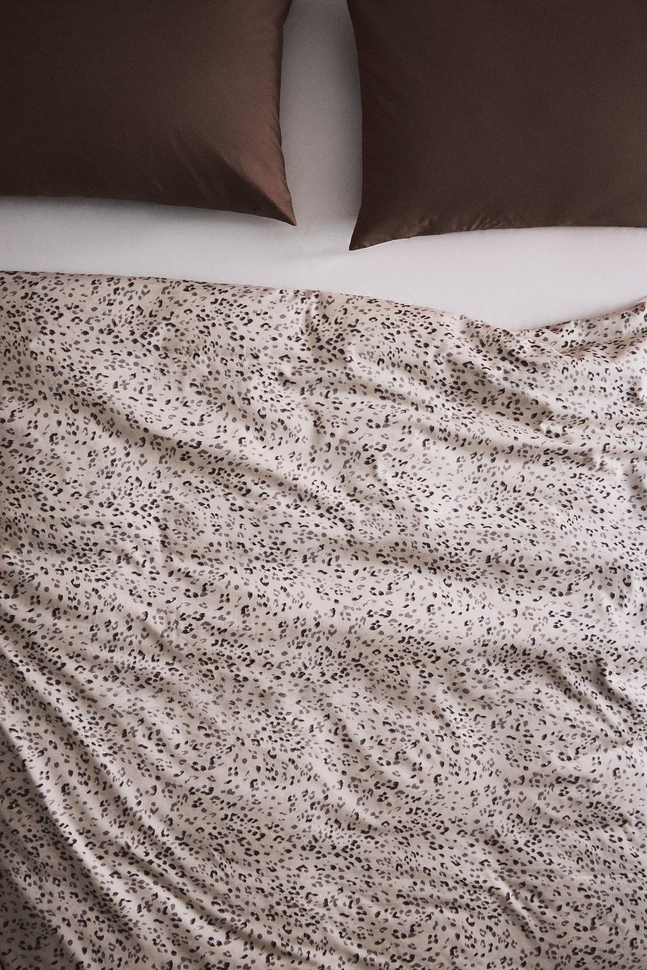 (300 THREAD COUNT) ANIMAL PRINT SATEEN DUVET COVER — Ecru