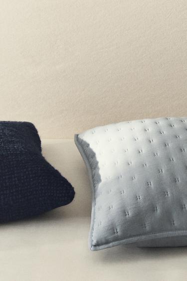 Zara QUILT CUSHION COVER WITH QUILTED DOTS - Mid-blue
