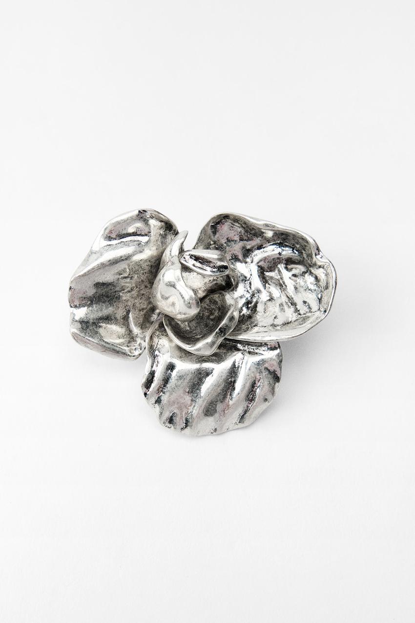 ENGRAVED FLOWER BROOCH - Silver | ZARA Mexico