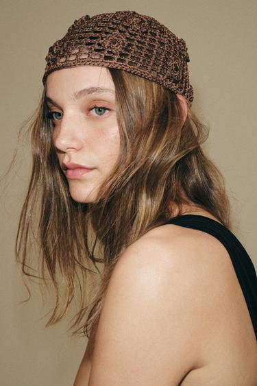 BONNET CALOT CROCHET FLEURS FANTAISIE - Marron foncé de Zara