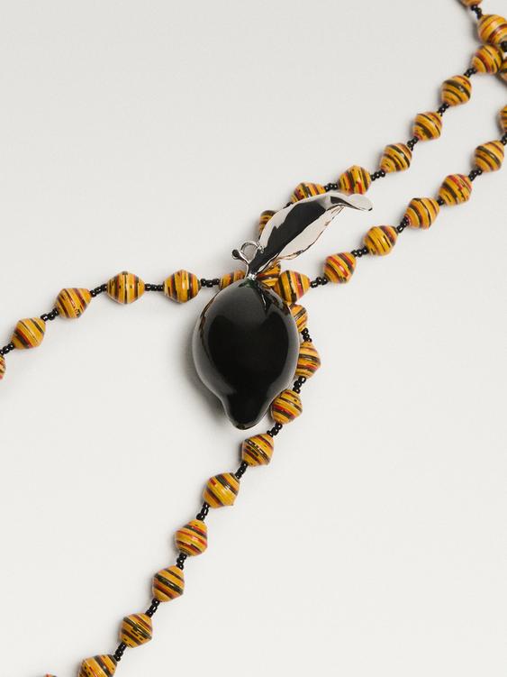 Pendant with glass lemon piece