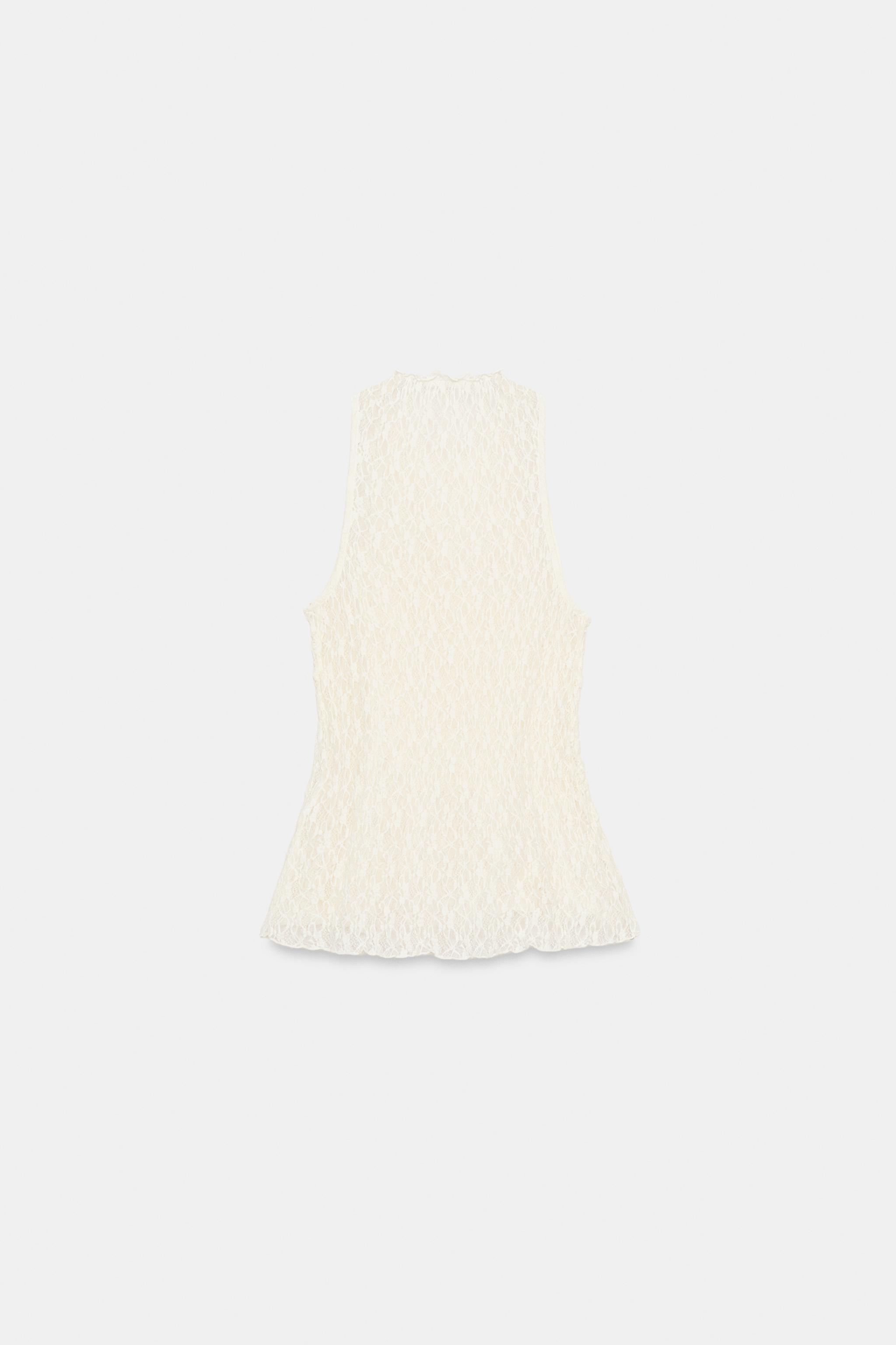 TOP EN DENTELLE À PLIS
