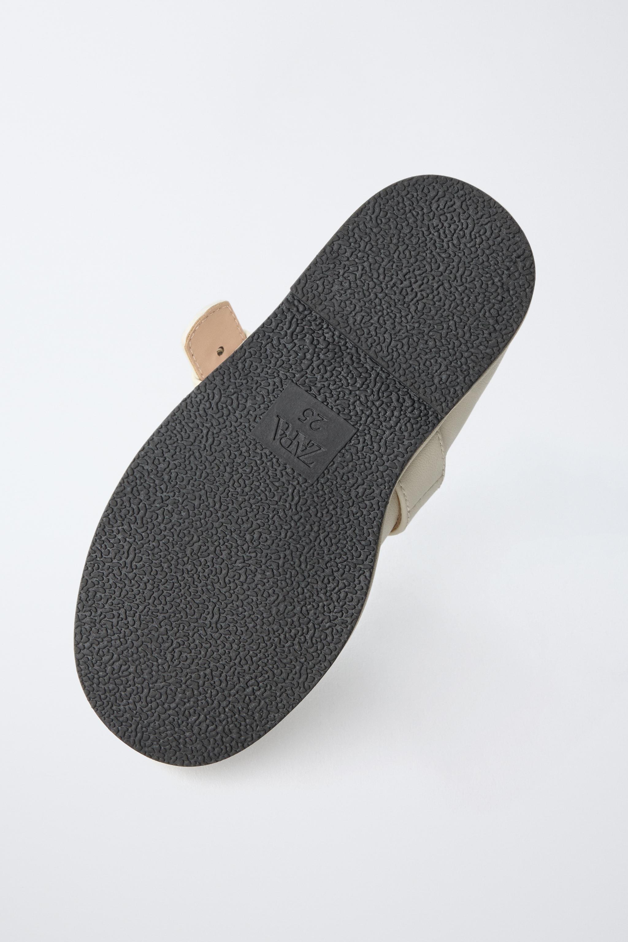 BALLERINES À BOUCLE