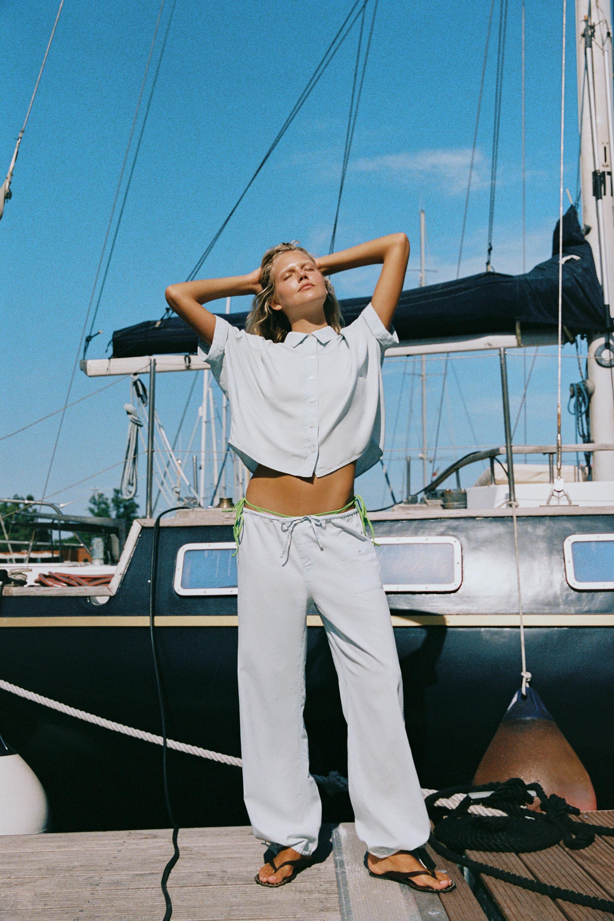 FLOWY SHORT SLEEVE SHIRT — Light blue