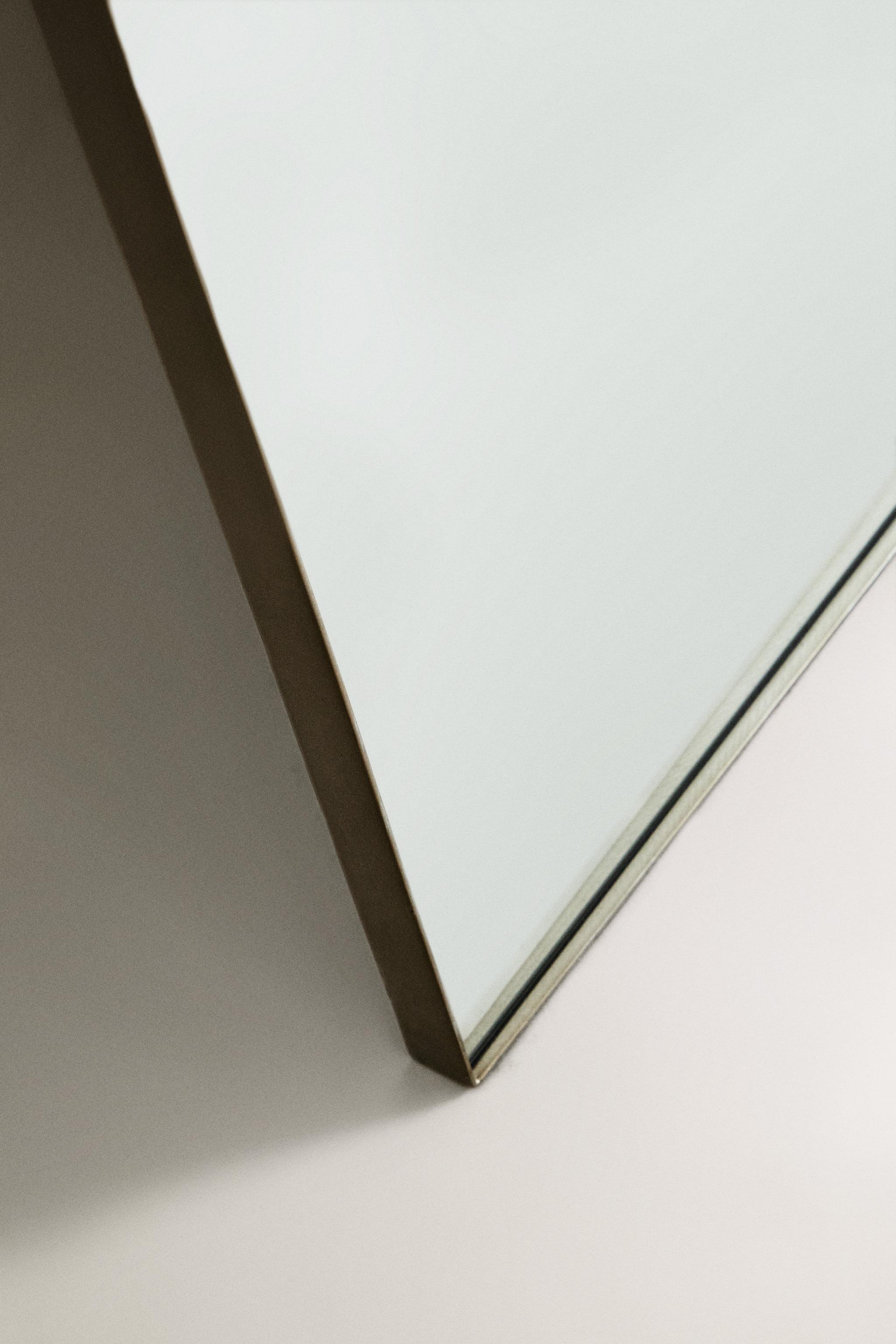 WALL MIRROR WITH SILVER FRAME