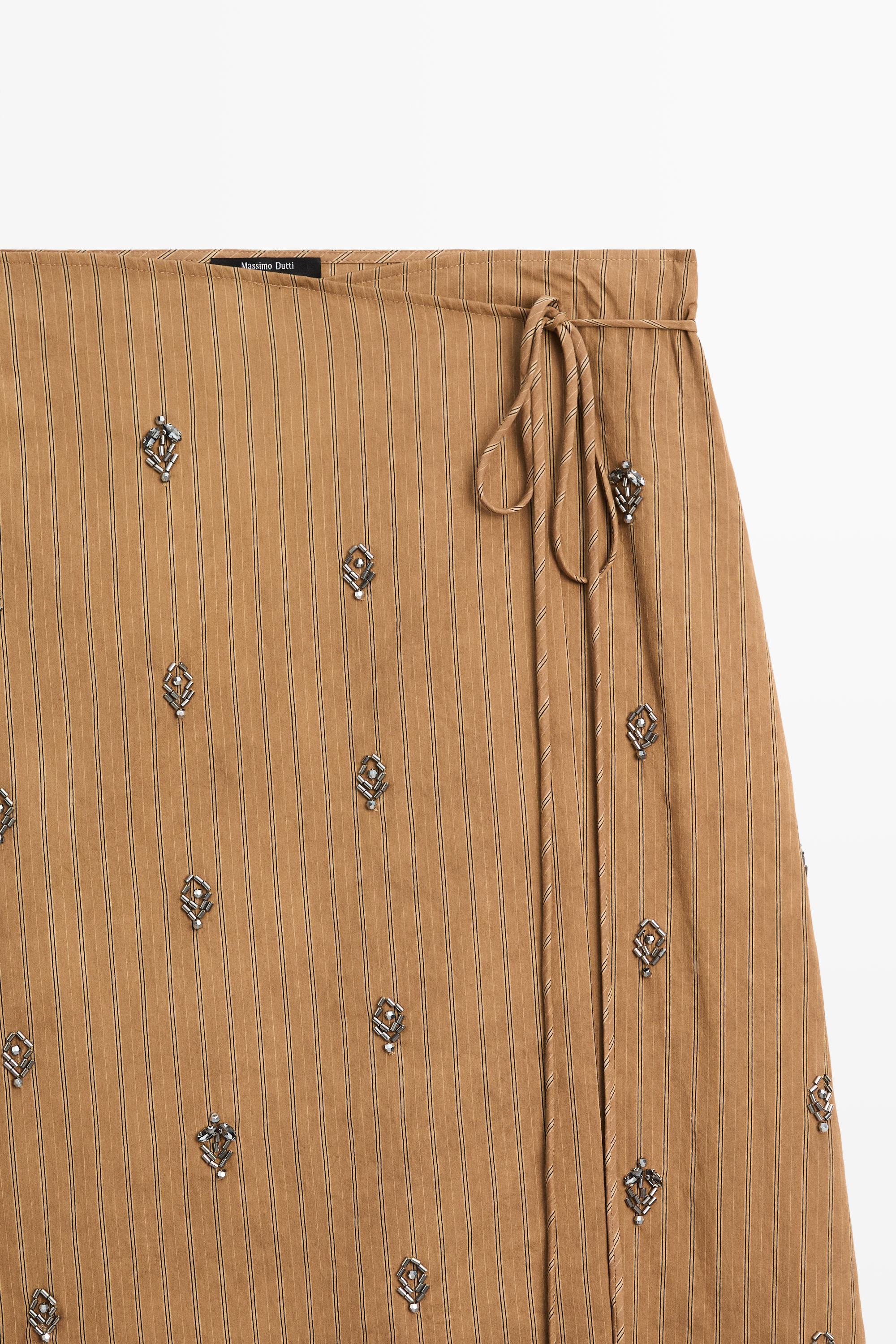Midi pareo skirt with appliqués