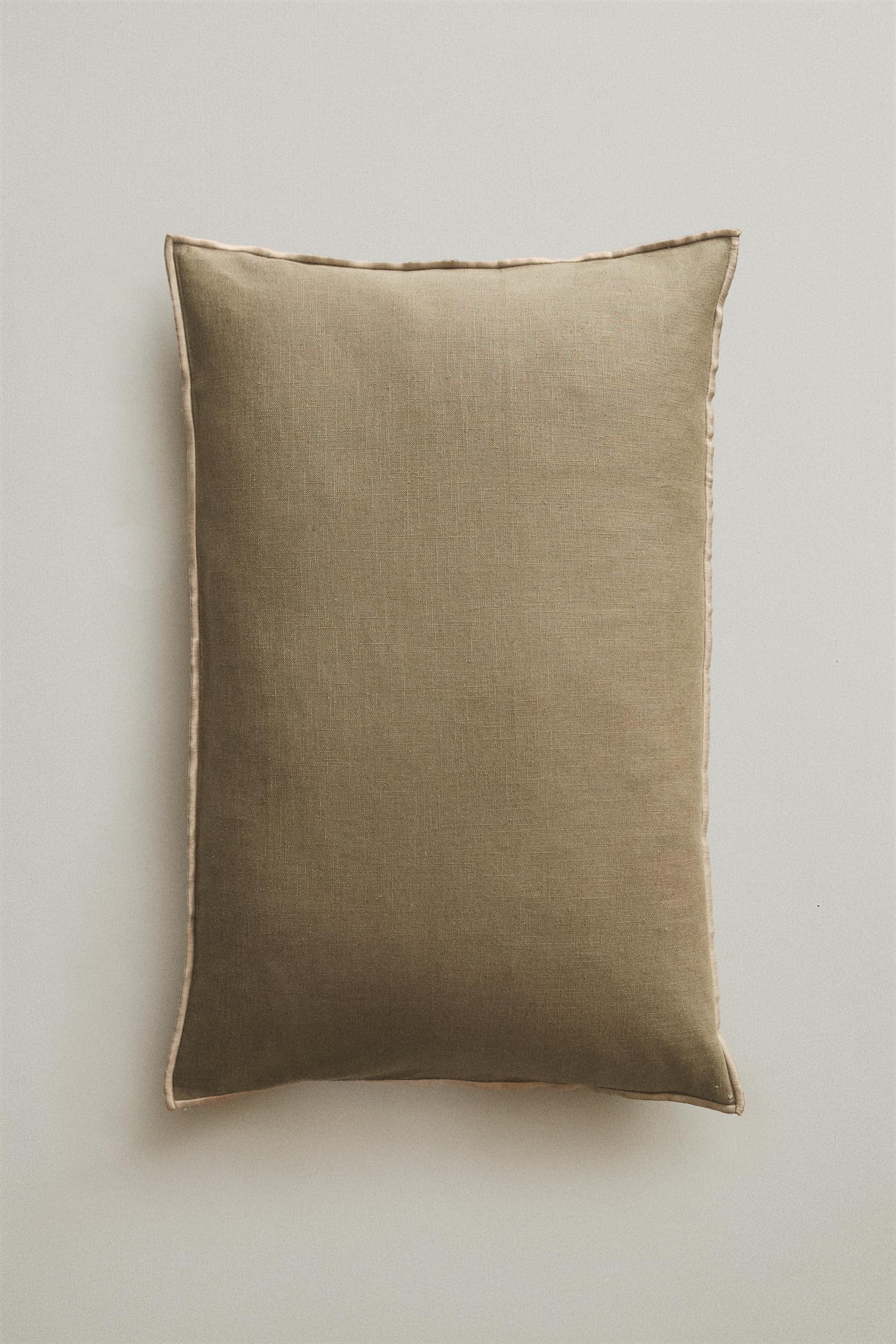 LINEN CUSHION COVER WITH OVERLOCK