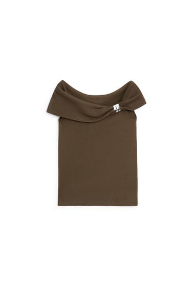 Top à épaules dénudées avec détail bijou - Kaki de Zara