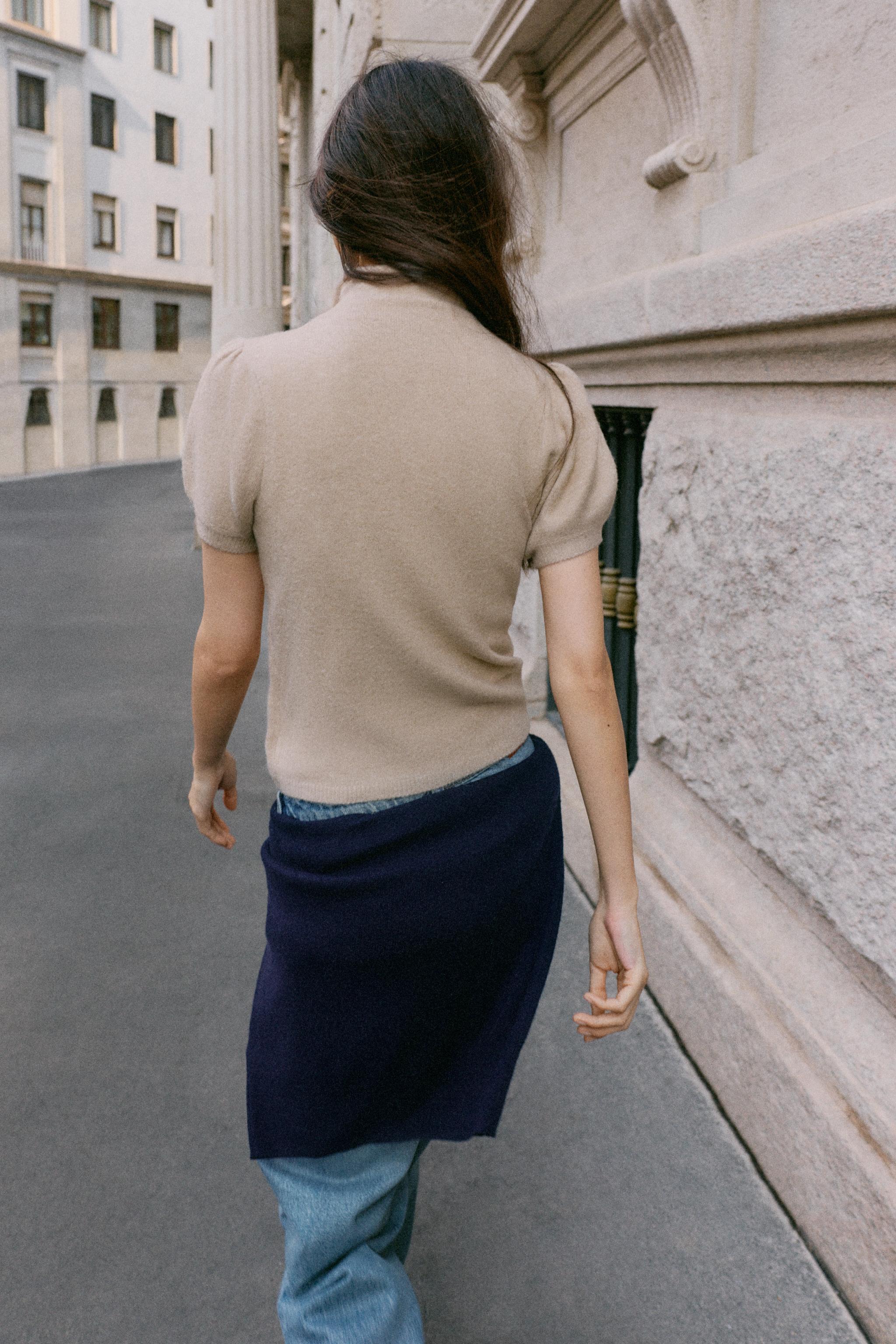 SHORT-SLEEVE WRAP KNIT TOP