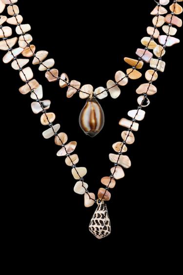 Zara PACK OF 2 SHELL NECKLACES - taupe brown