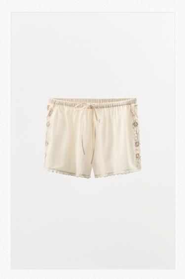 מכנסיים קצרים עם רקמה וחרוזים - Limited Edition - אוף ווייט של Zara