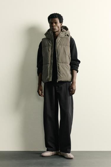 CHALECO ACOLCHADO ENGOMADO - Khaki claro de Zara - Imagen 0