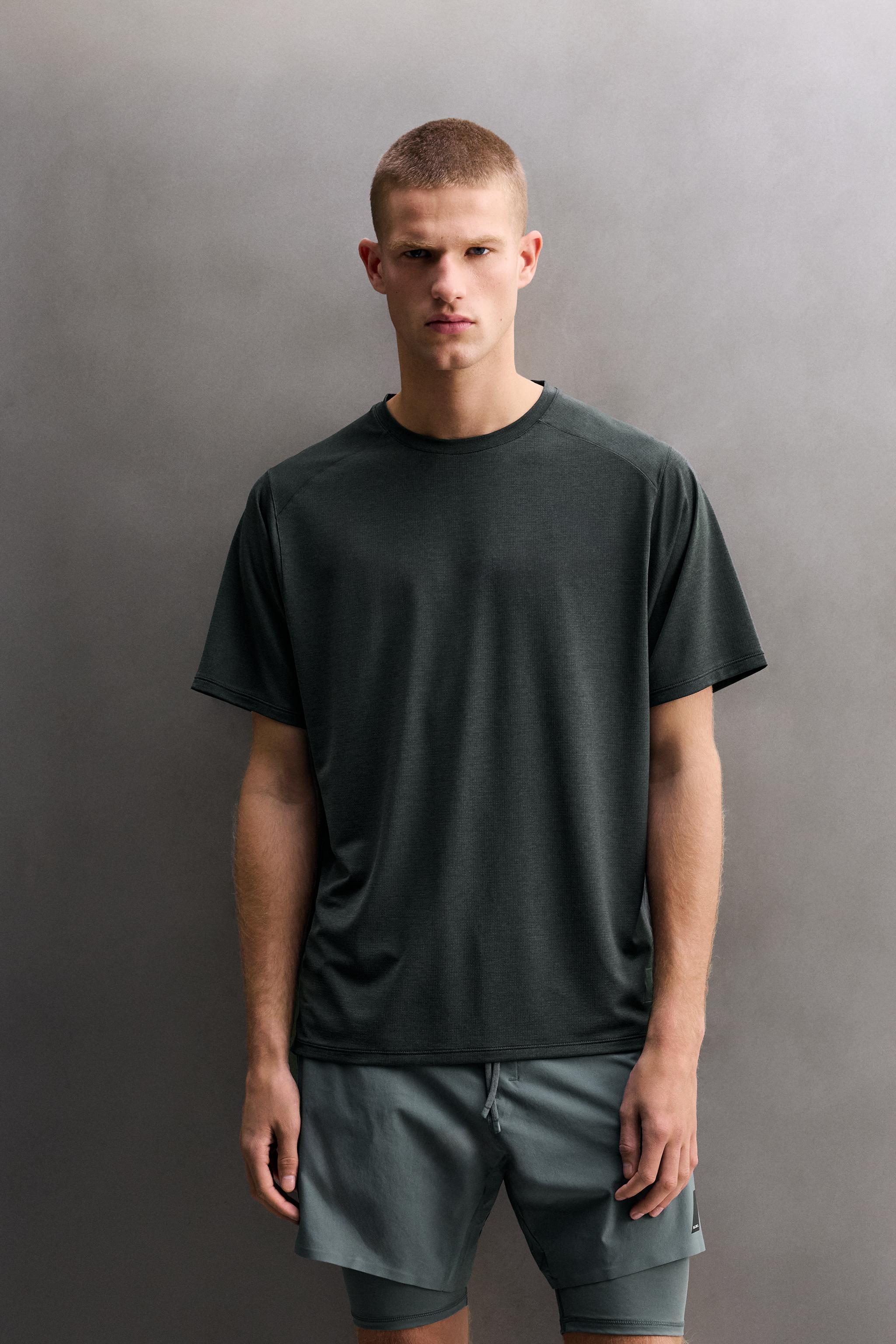 TEXTURED TECHNICAL T-SHIRT — charcoal gray