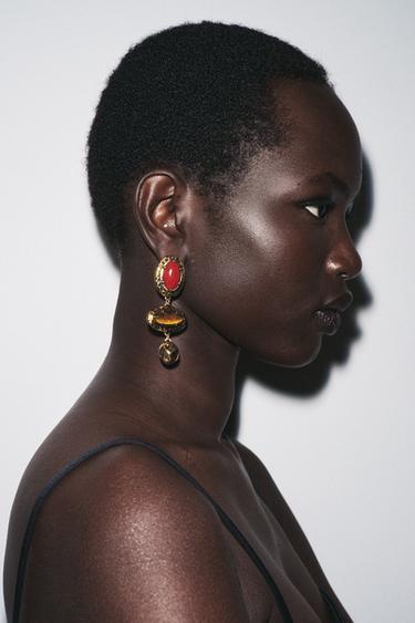 BOUCLES D'OREILLES TEXTURÉES AVEC PIERRES - Doré de Zara - Image 1