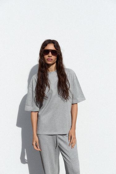 ФУТБОЛКА ИЗ ТКАНИ С БЛЕСТЯЩЕЙ НИТЬЮ С НАДПИСЬЮ — СЕРЫЙ от Zara — изображение 0