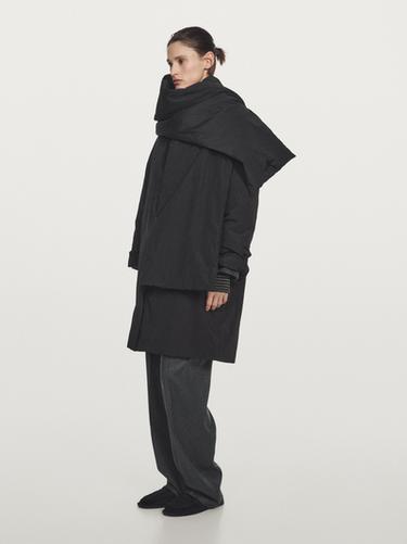 Abrigo largo acolchado detalle bufanda water repellent - Negro de Zara