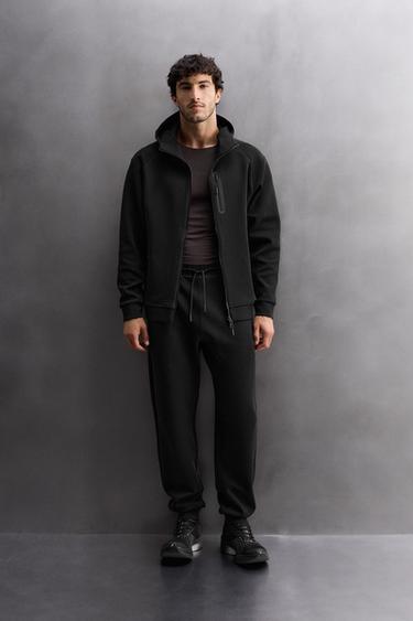 SUDADERA TÉCNICA CREMALLERA CAPUCHA - Negro de Zara - Imagen 0